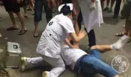 孩子坠楼视频,孩子坠楼瞬间，紧急救援行动展开”